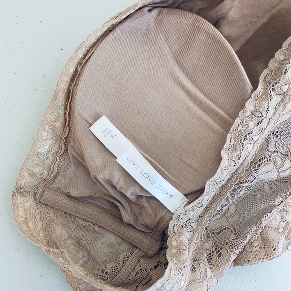 ✨Beautiful Lacey Bralette✨ - Picture 2 of 3